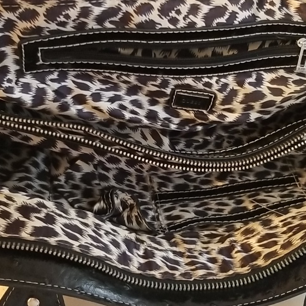 Guess purse - Picture 9 of 16